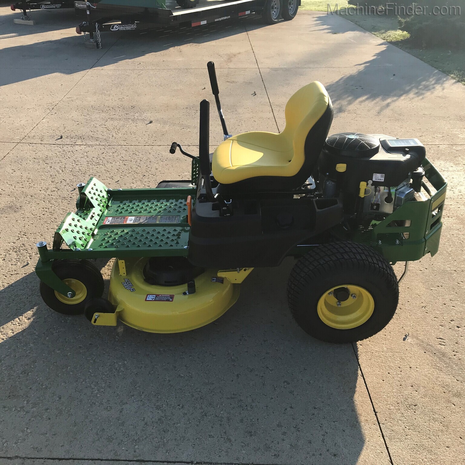 2021 John Deere Z335E Image 4