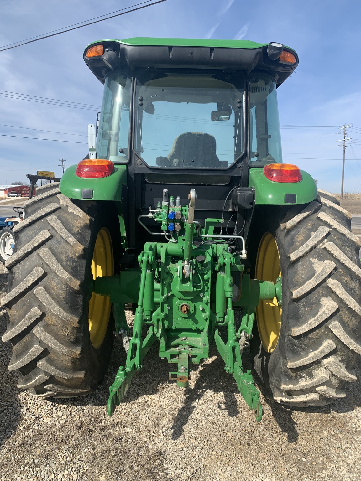 2019 John Deere 6105E Image 2