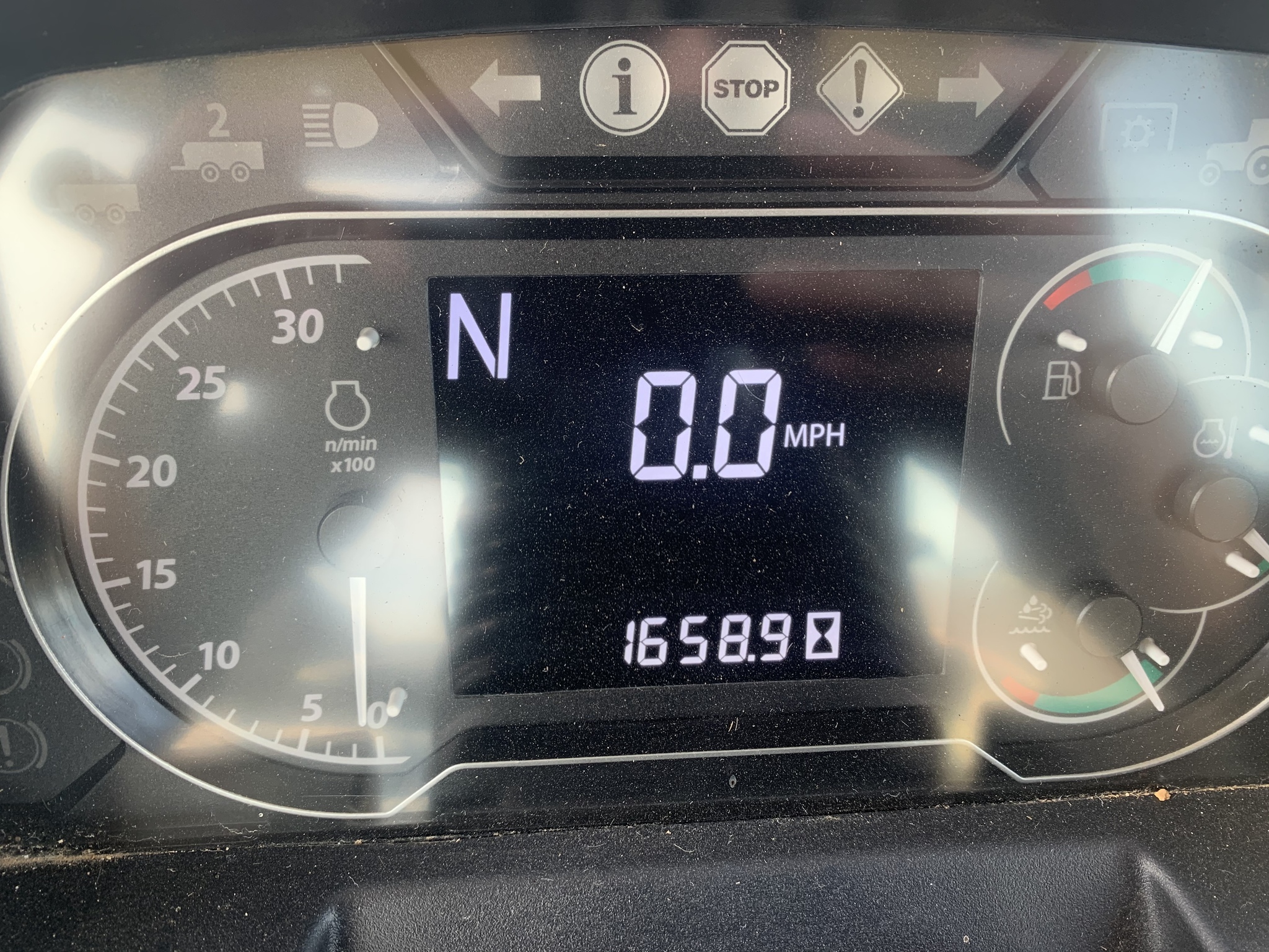 2019 John Deere 6105E Image 10