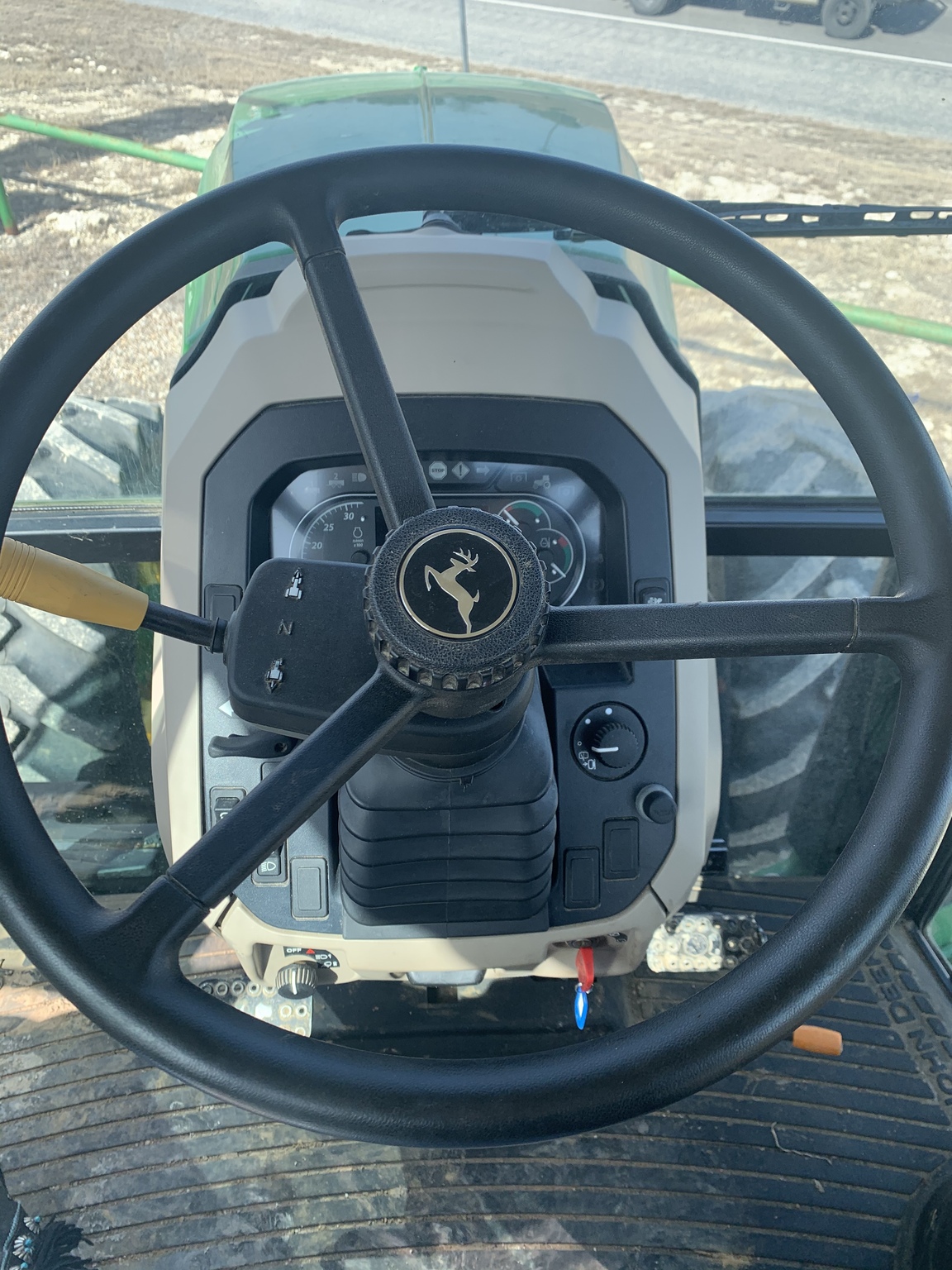 2019 John Deere 6105E Image 11