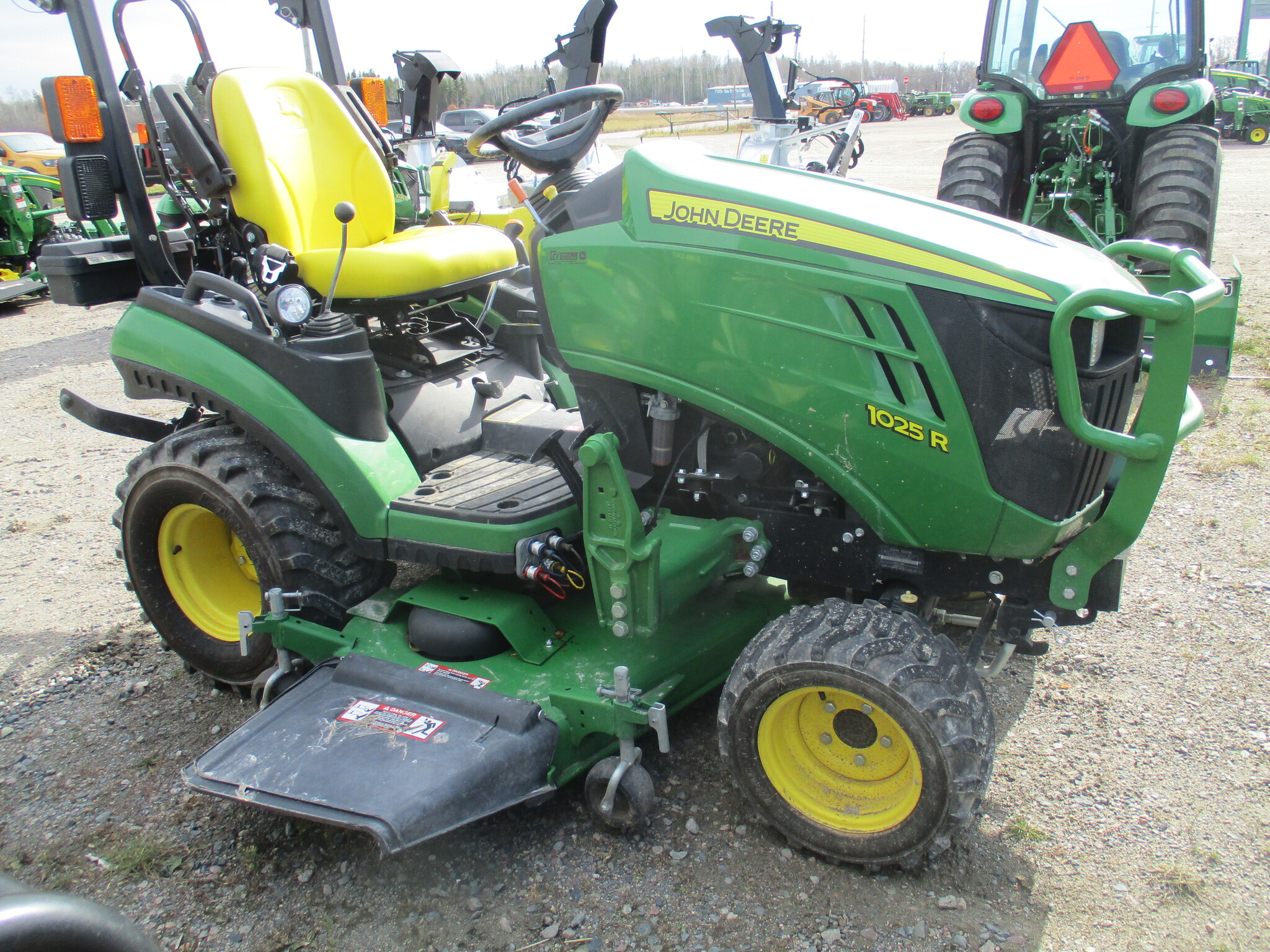 2015 John Deere 1025R Compact Utility Tractors Earlton, ON