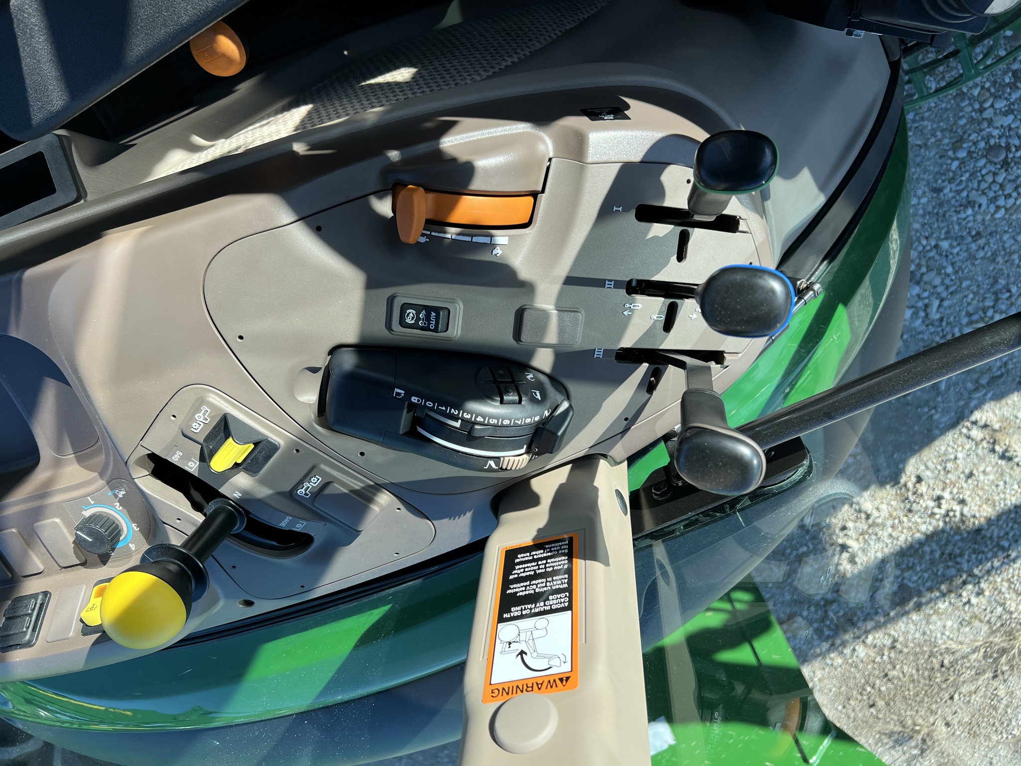 2022 John Deere 5115M Image 7
