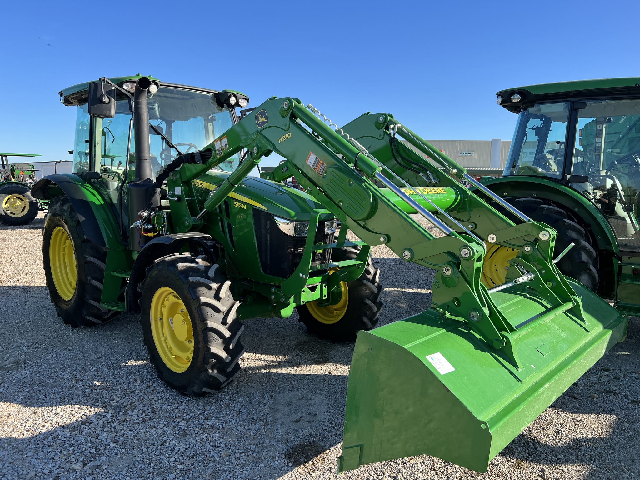2022 John Deere 5115M Image 1