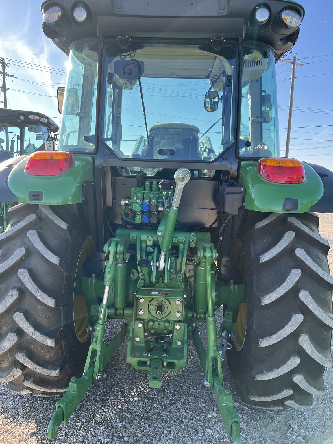 2022 John Deere 5115M Image 5