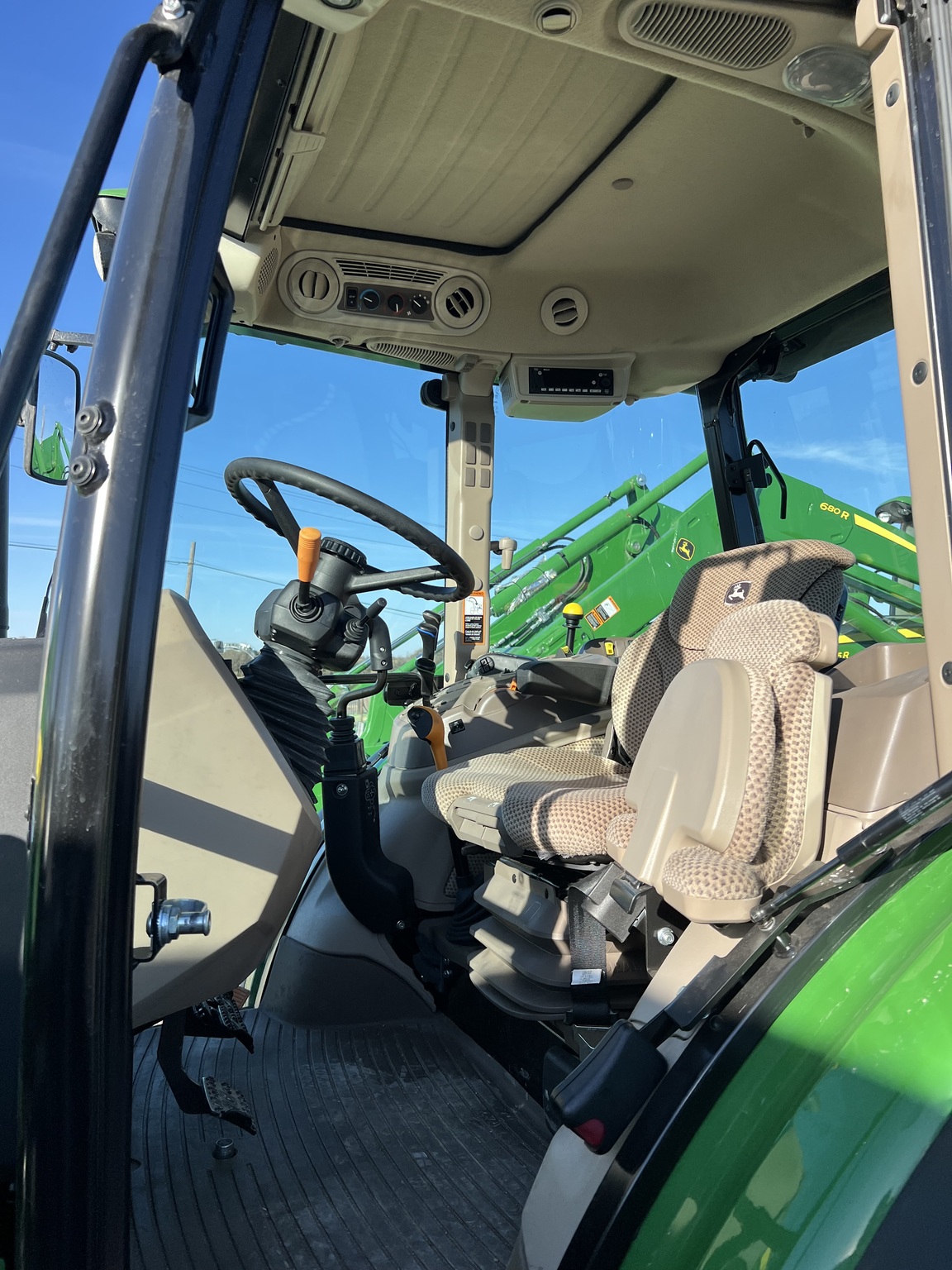 2022 John Deere 5115M Image 6