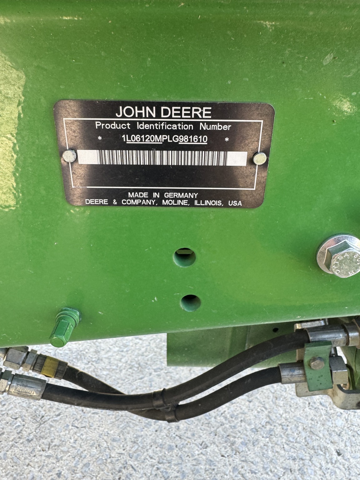 2020 John Deere 6120M Image 4