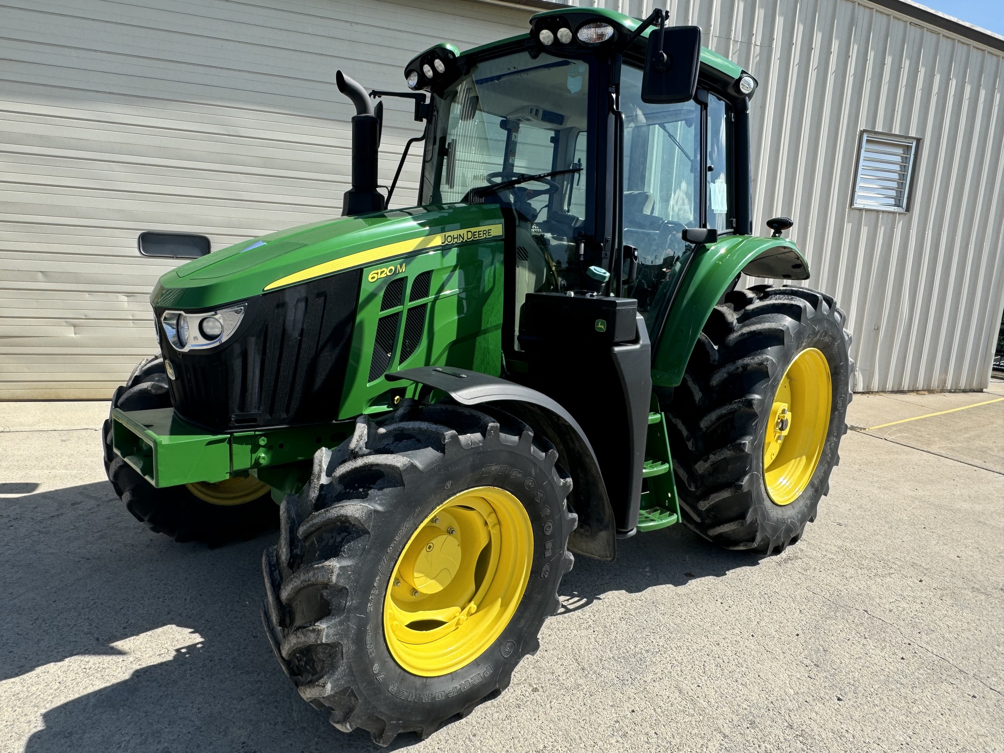 2020 John Deere 6120M Image 1