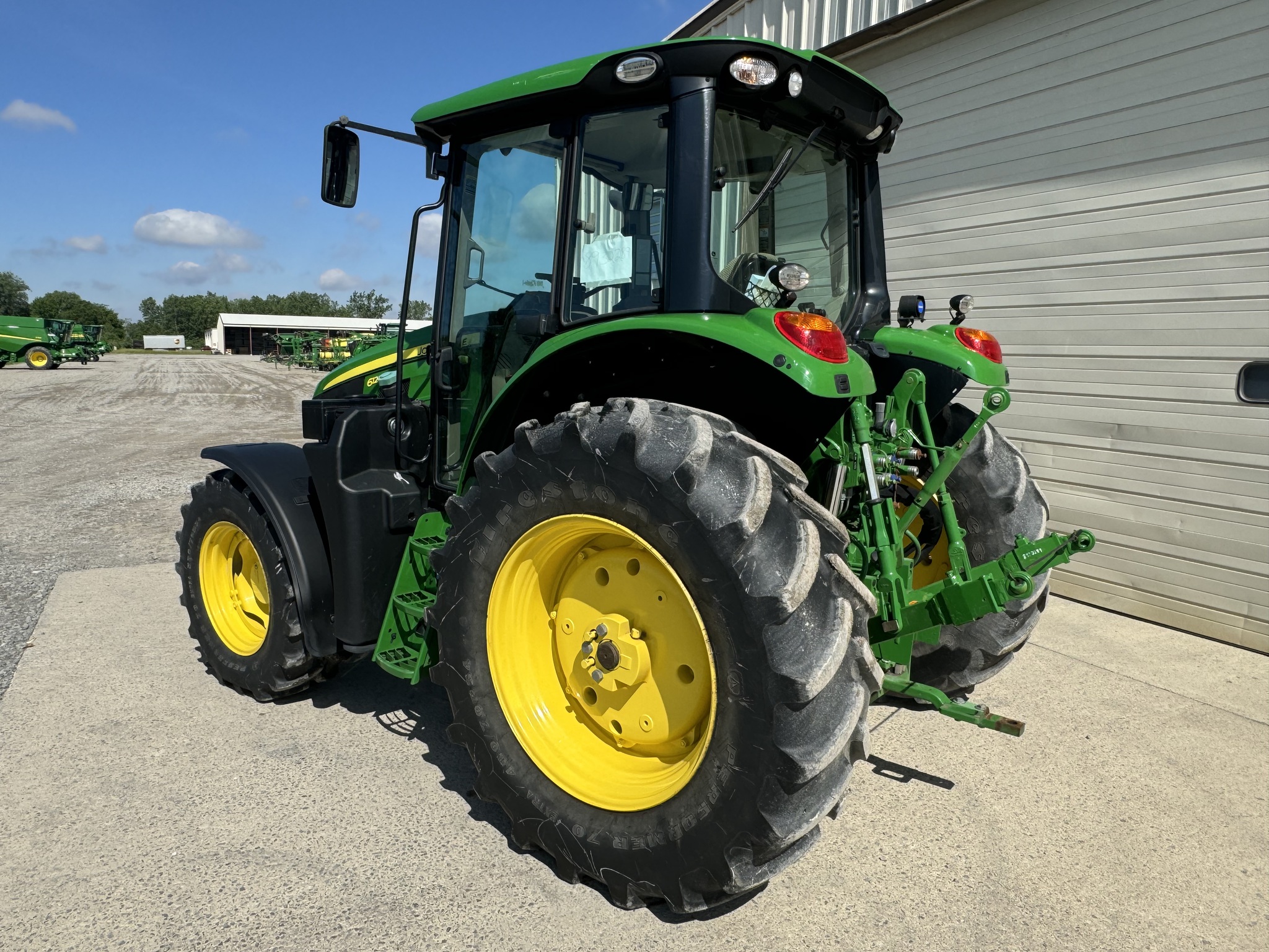 2020 John Deere 6120M Image 8