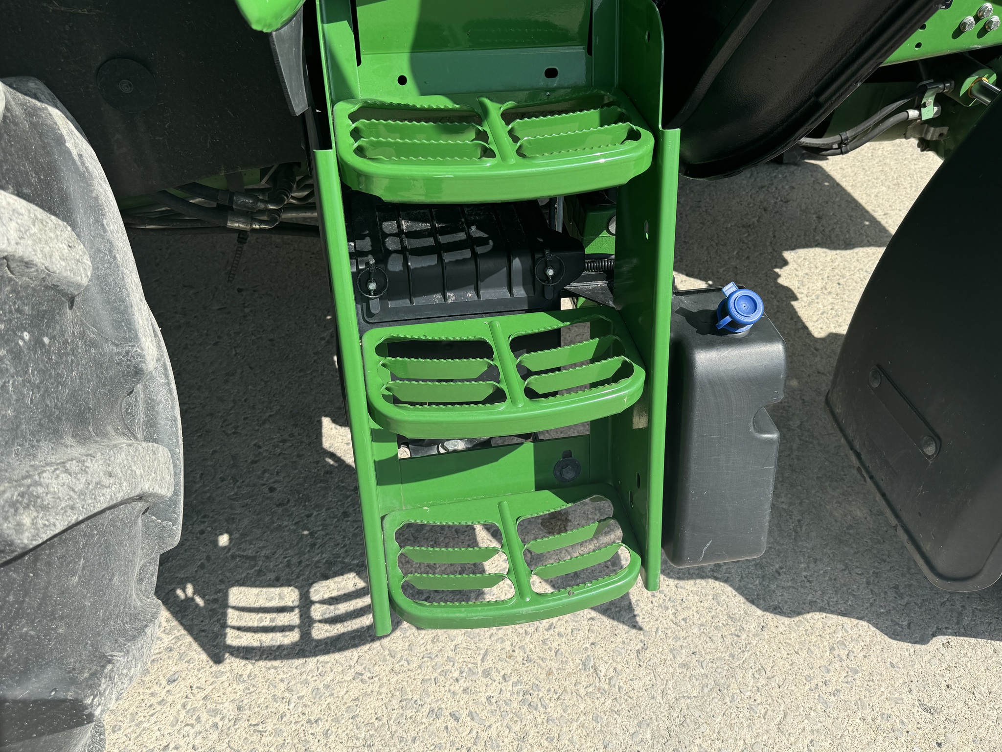 2020 John Deere 6120M Image 20