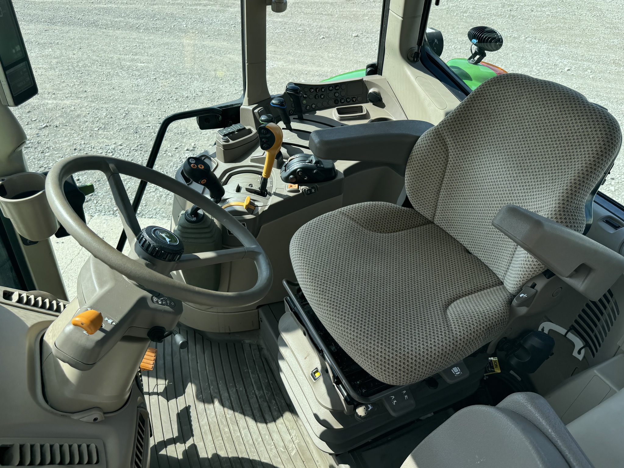 2020 John Deere 6120M Image 23