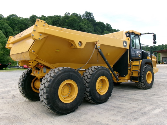 2023 John Deere 260P