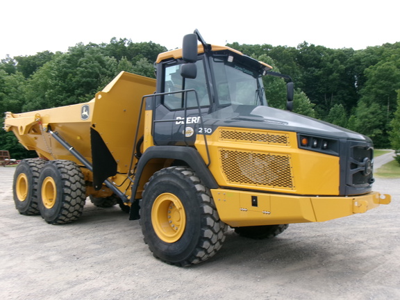 2023 John Deere 260P