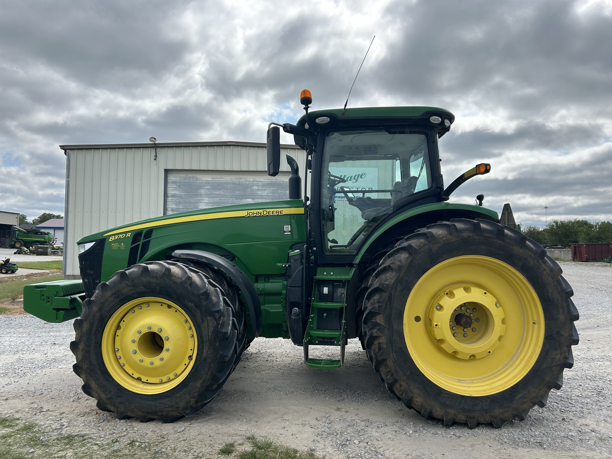  2018 John Deere 8370R at Heritage Tractor in Clinton, MO