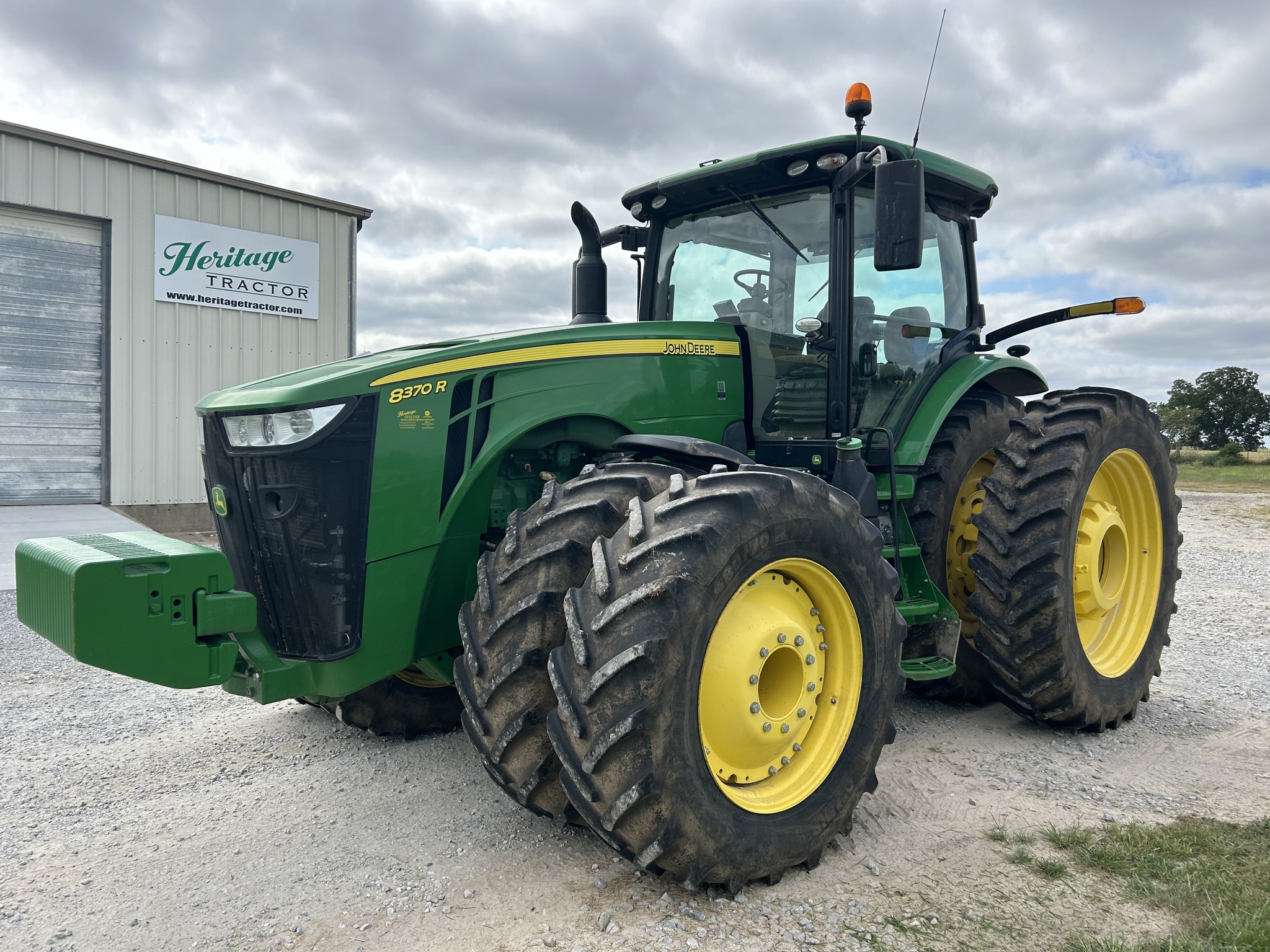  2018 John Deere 8370R at Heritage Tractor in Clinton, MO