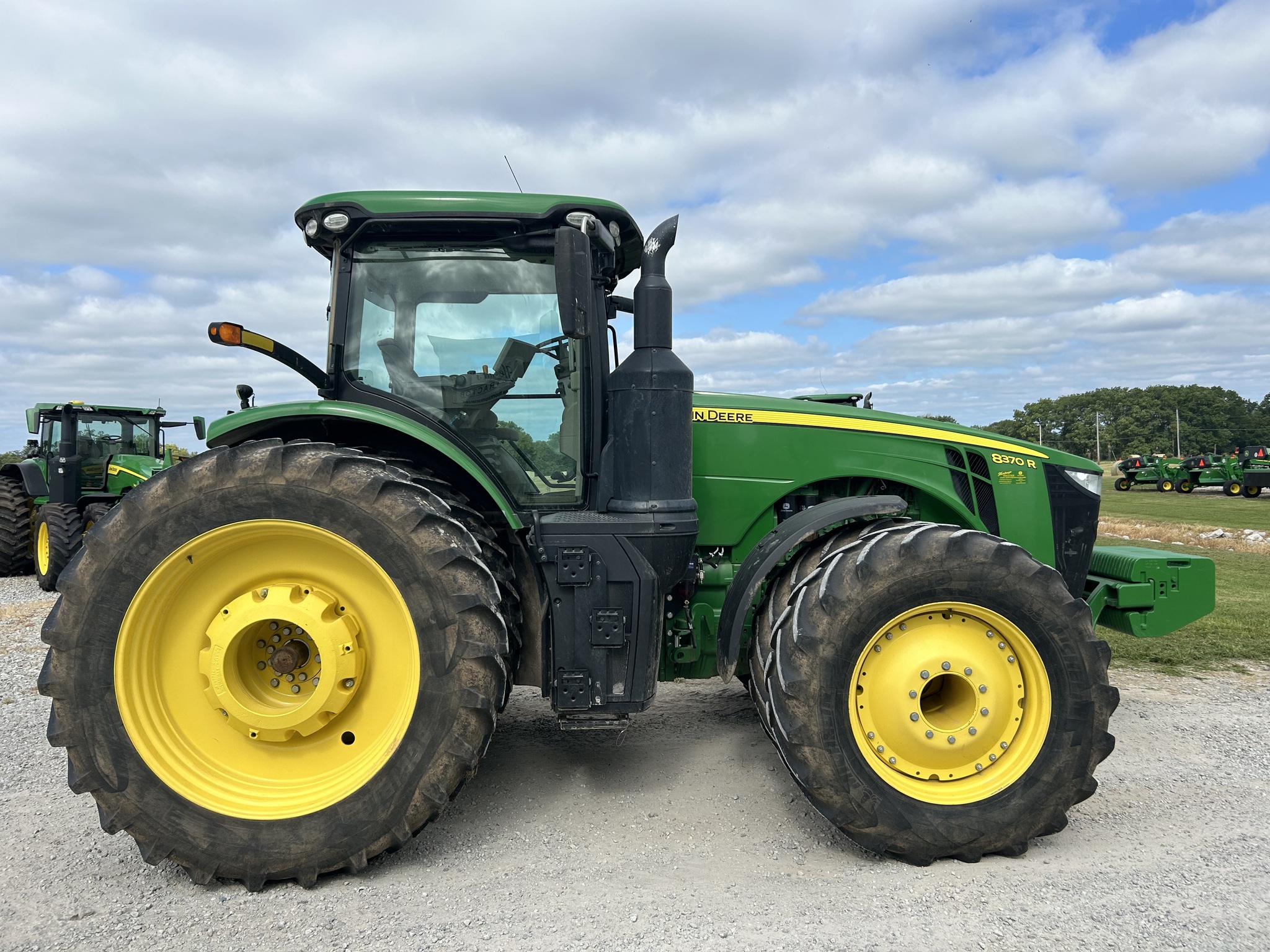 2018 John Deere 8370R at Heritage Tractor in Clinton, MO