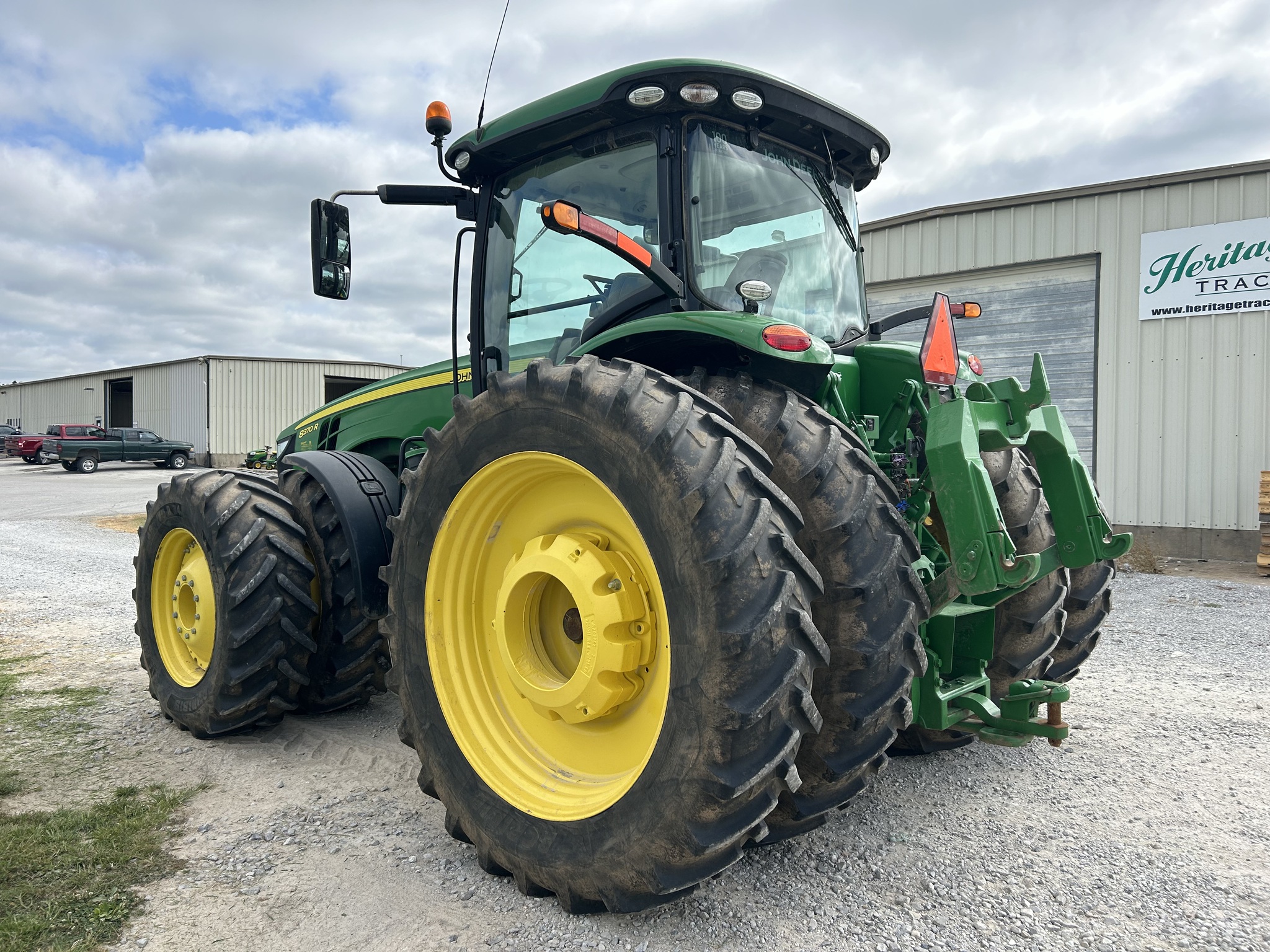  2018 John Deere 8370R at Heritage Tractor in Clinton, MO