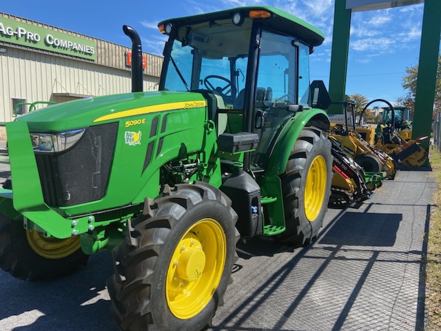 2023 John Deere 5090E Image 3