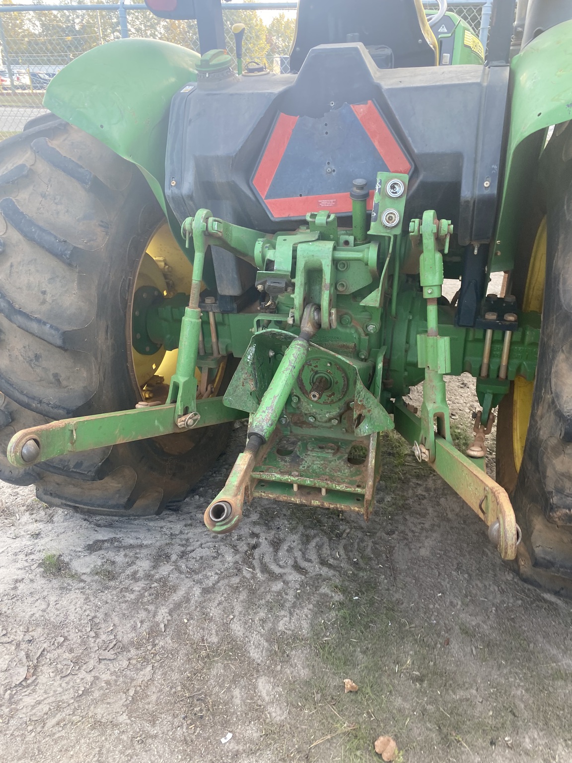 2016 John Deere 5045E Image 4
