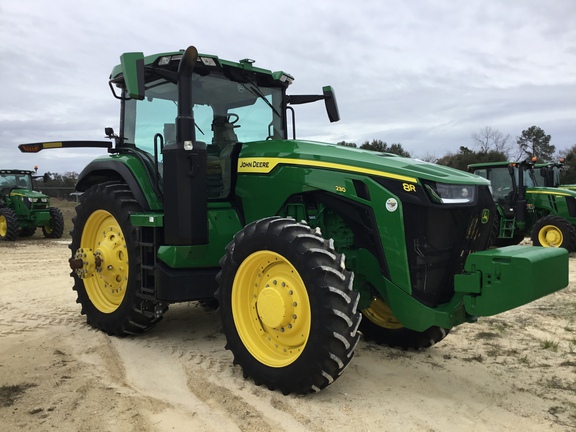 2022 John Deere 8R 230 Photo 2
