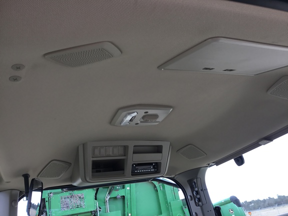 2022 John Deere 8R 230 Photo 8