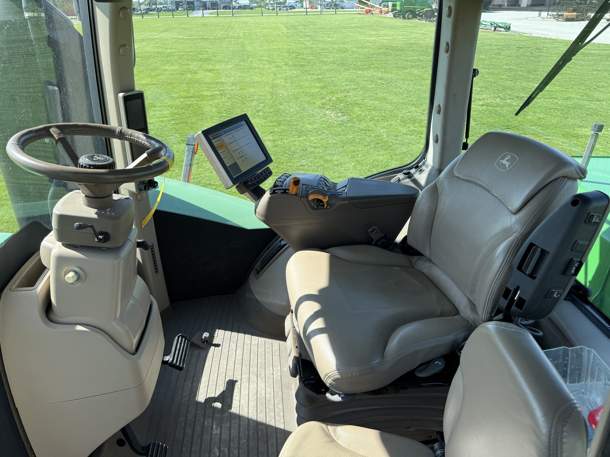2015 John Deere 9570R Image 22