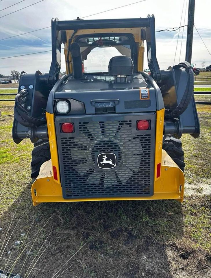 2023 John Deere 320G Image 5