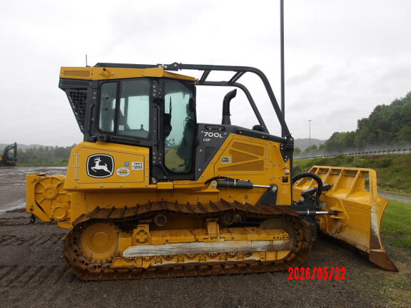 Photo of a 2024 John Deere 700L