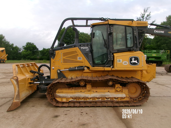 Photo of a 2024 John Deere 700L