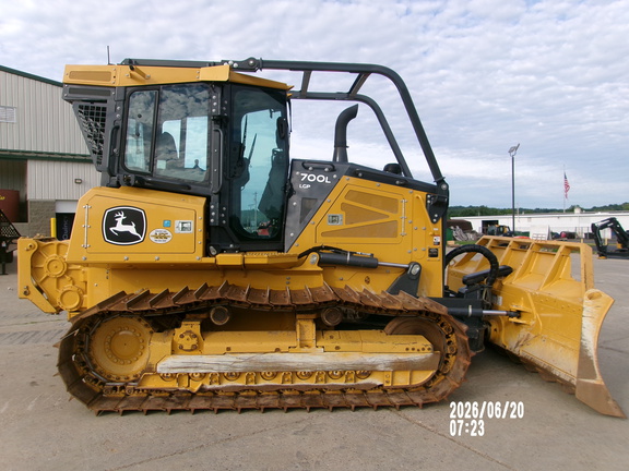Photo of a 2024 John Deere 700L