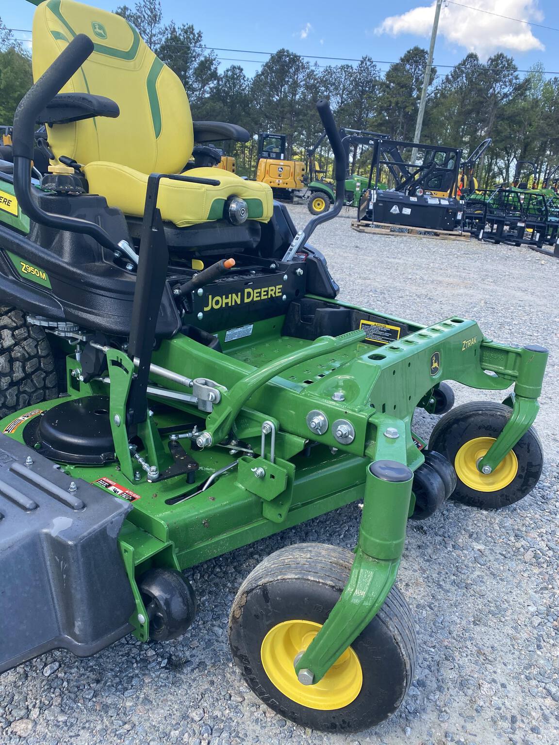 2023 John Deere Z950M Image 3