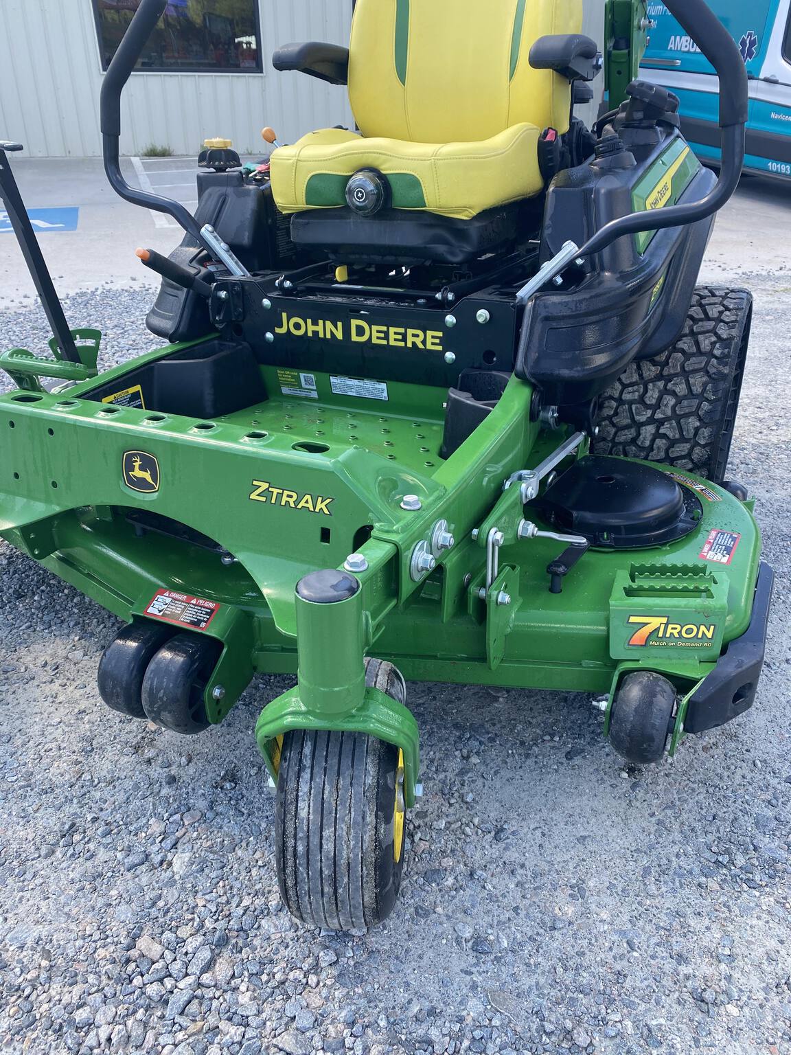 2023 John Deere Z950M Image 6