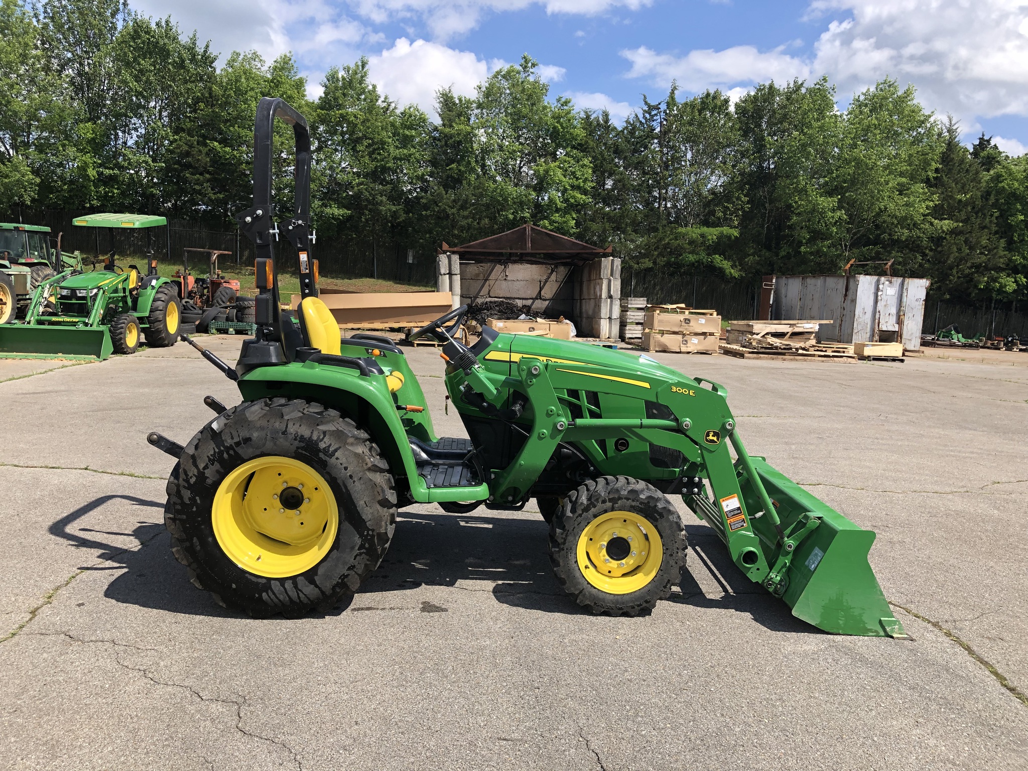 2021 John Deere 3038E Image 7