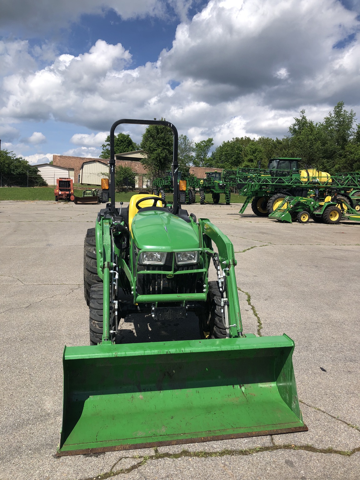 2021 John Deere 3038E Image 5