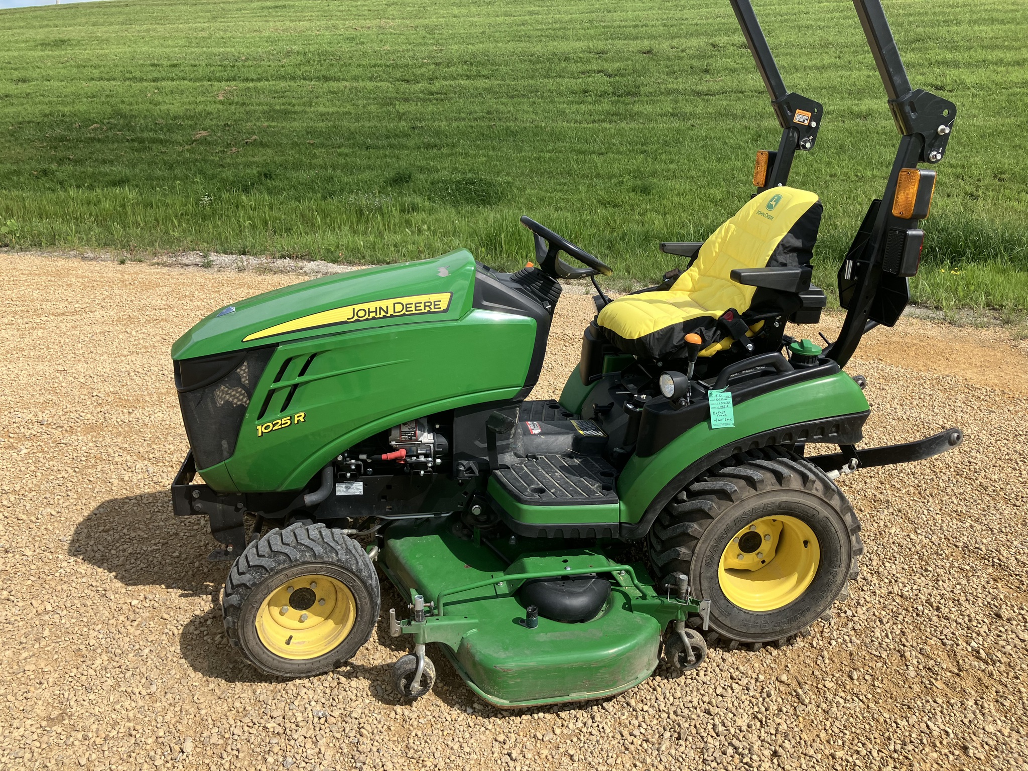 2018 John Deere 1025R Image 2