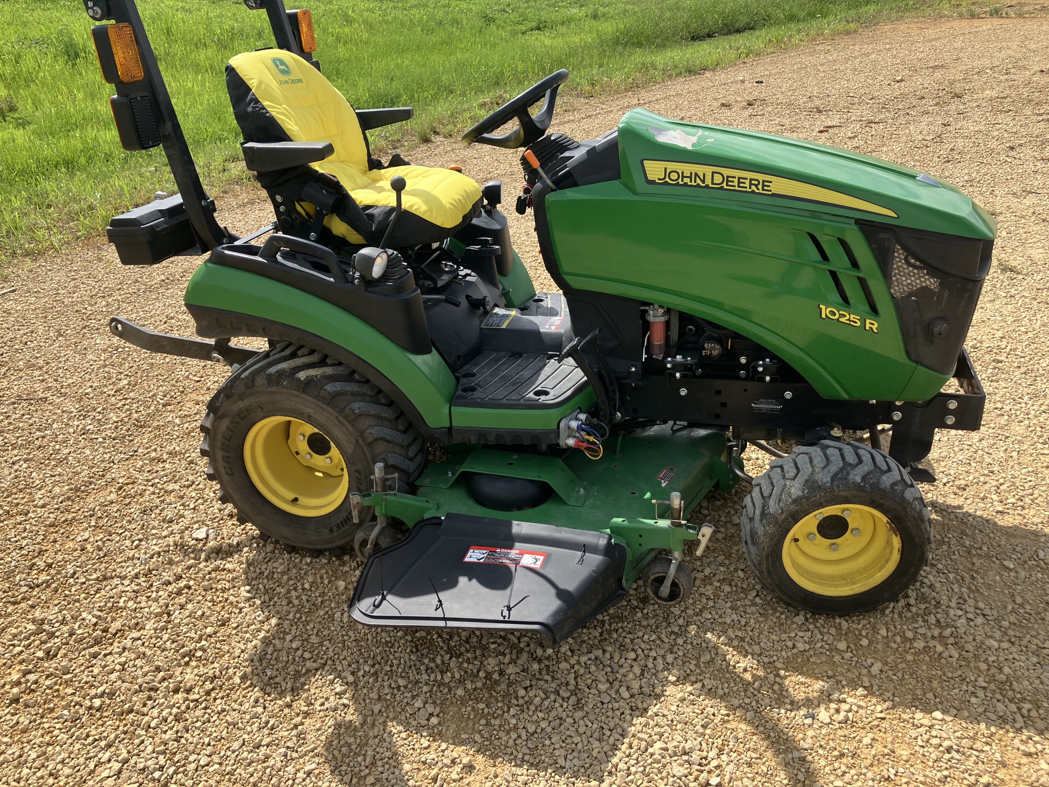 2018 John Deere 1025R Image 5