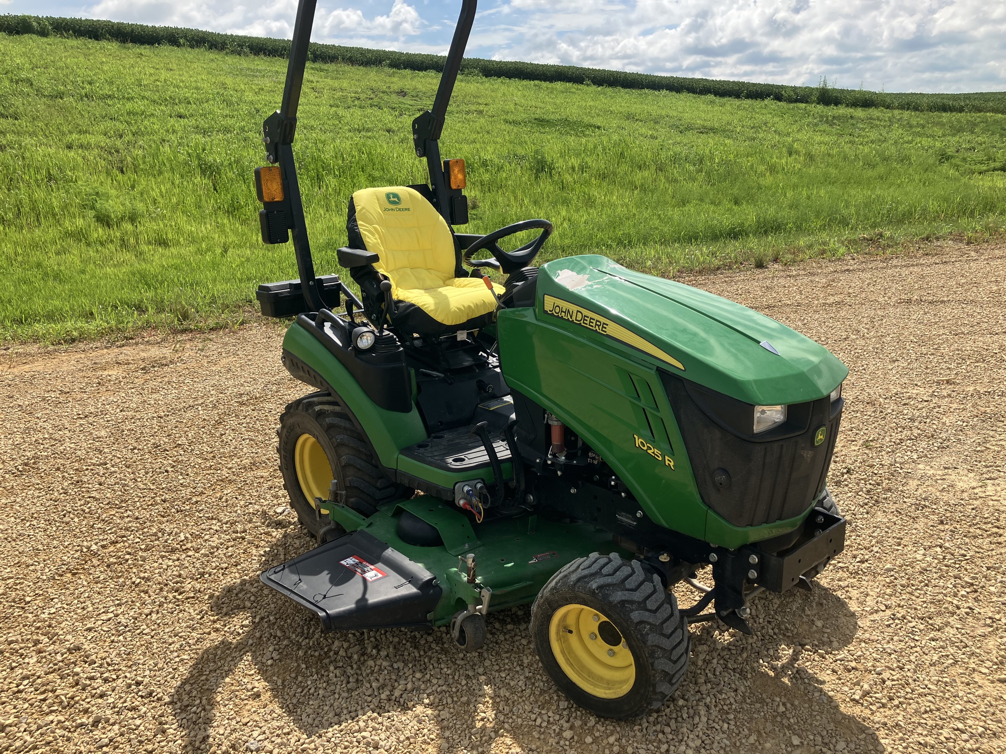 2018 John Deere 1025R Image 4
