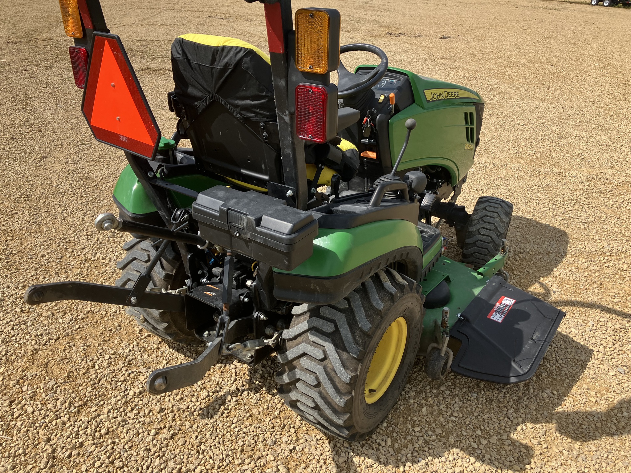 2018 John Deere 1025R Image 6
