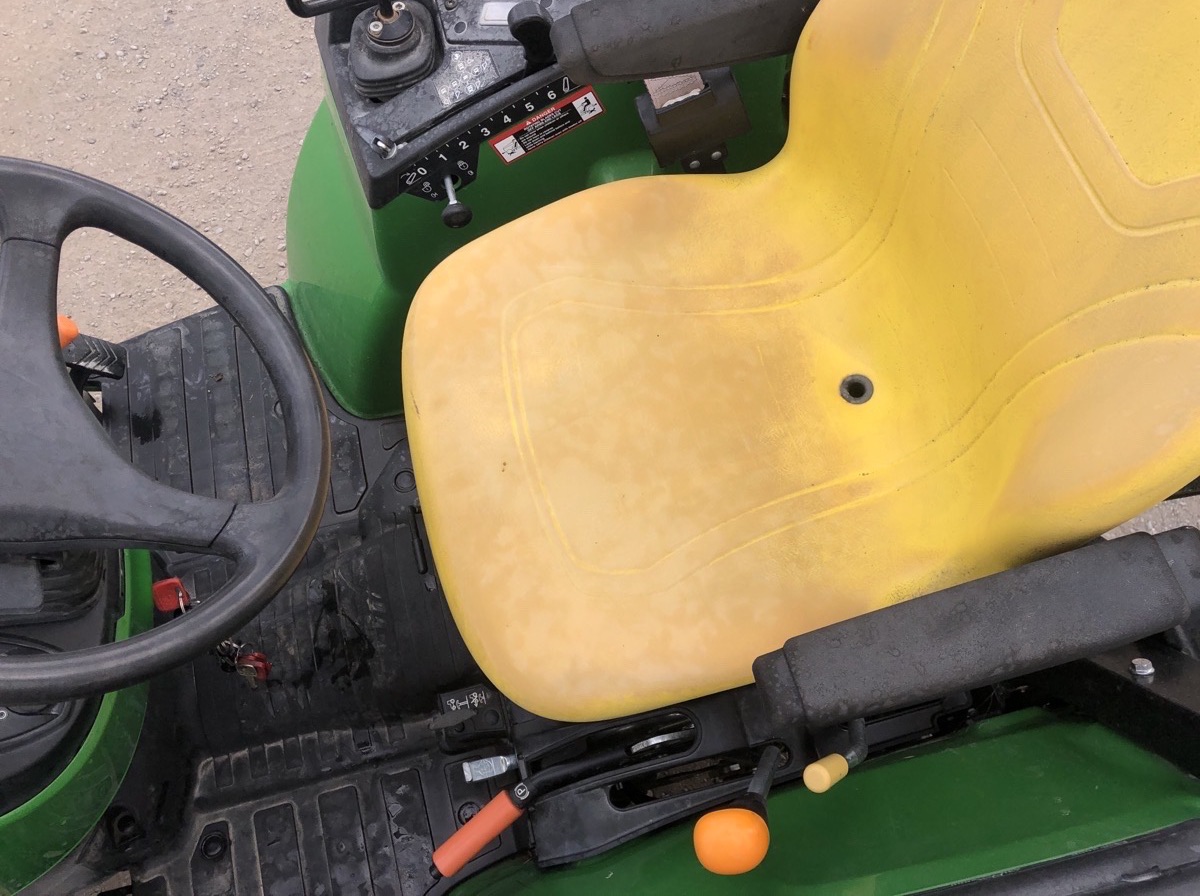 2017 John Deere 2032R Image 5