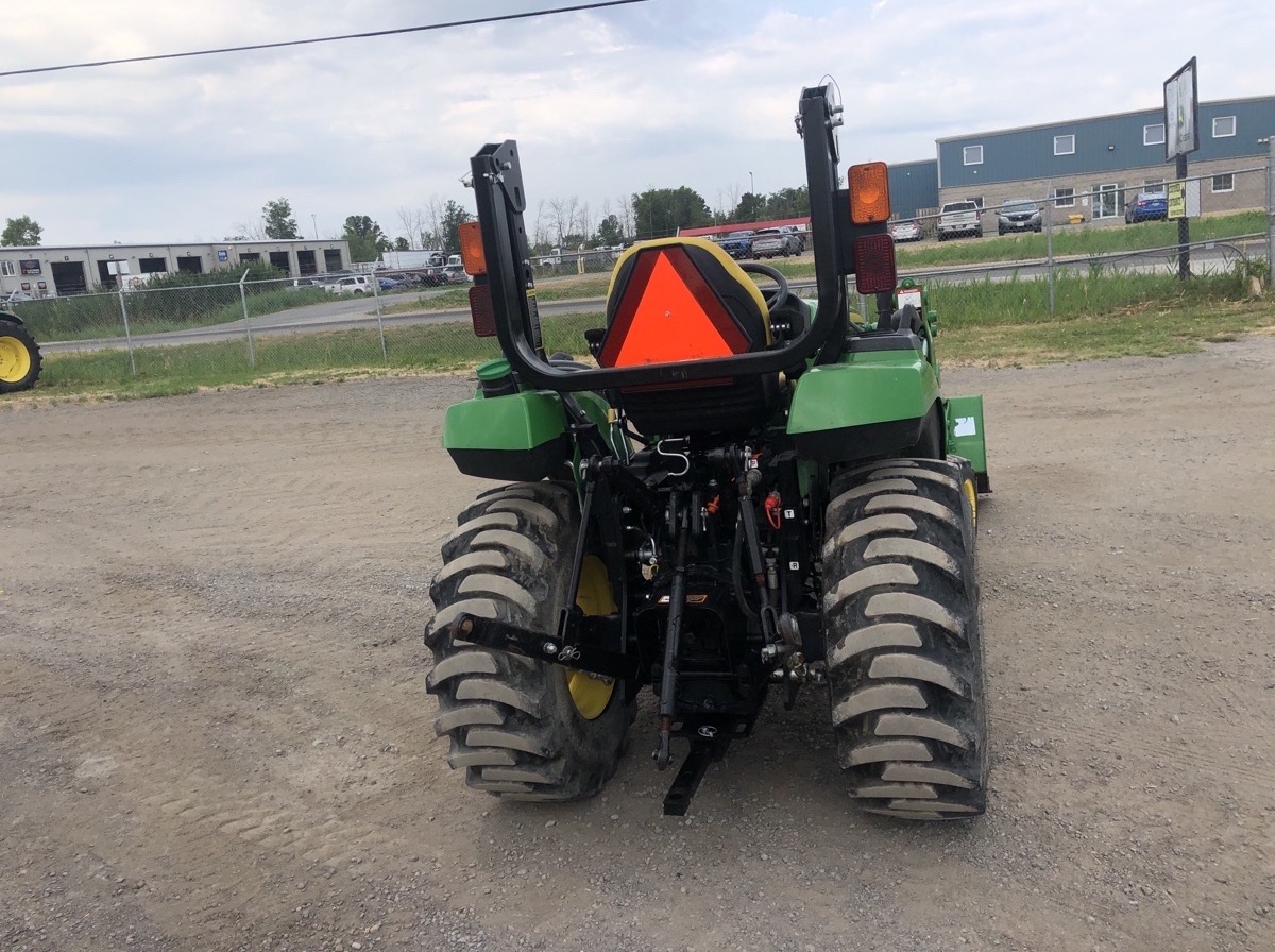 2017 John Deere 2032R Image 4