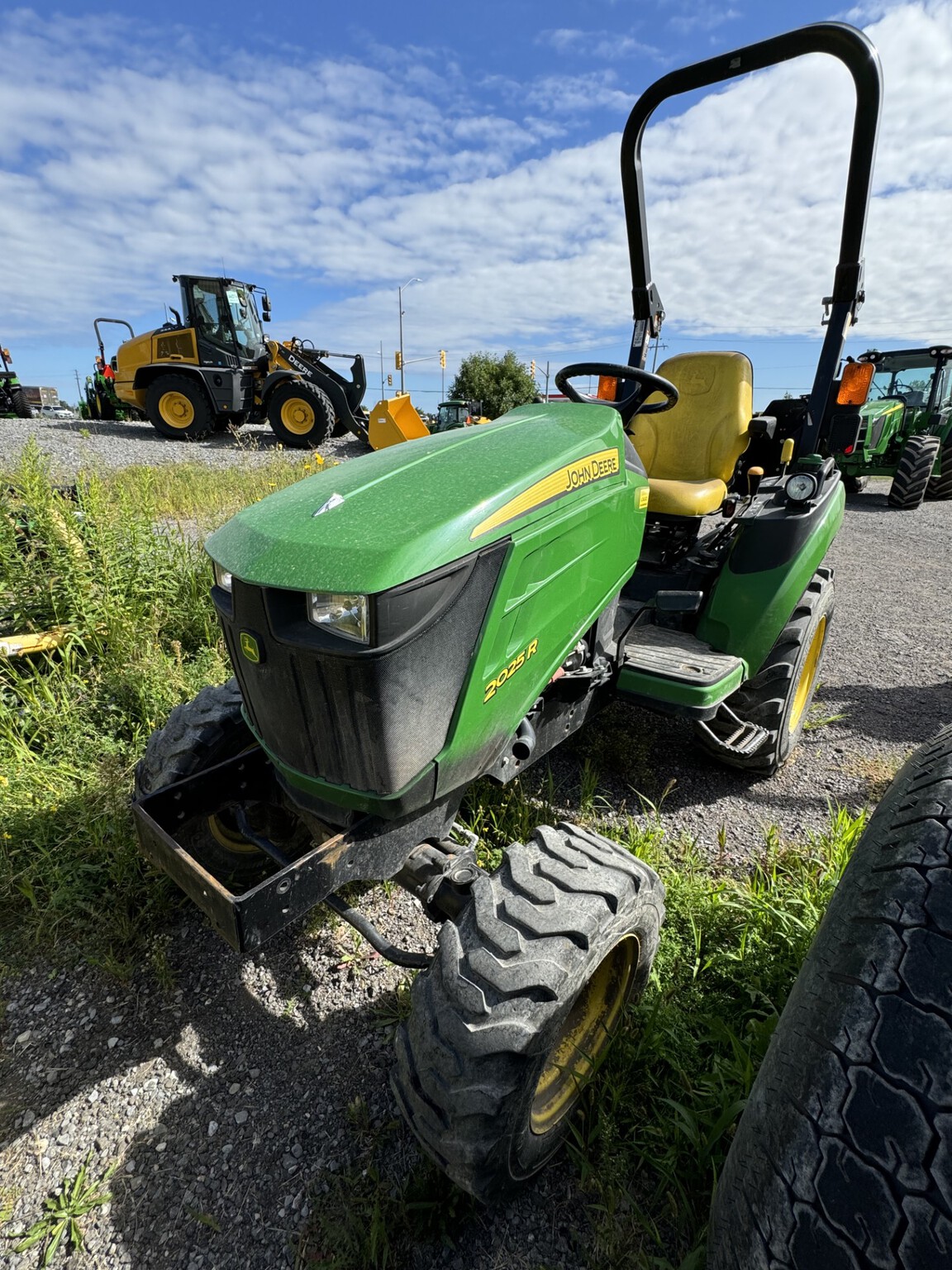 2018 John Deere 2025R Image 1