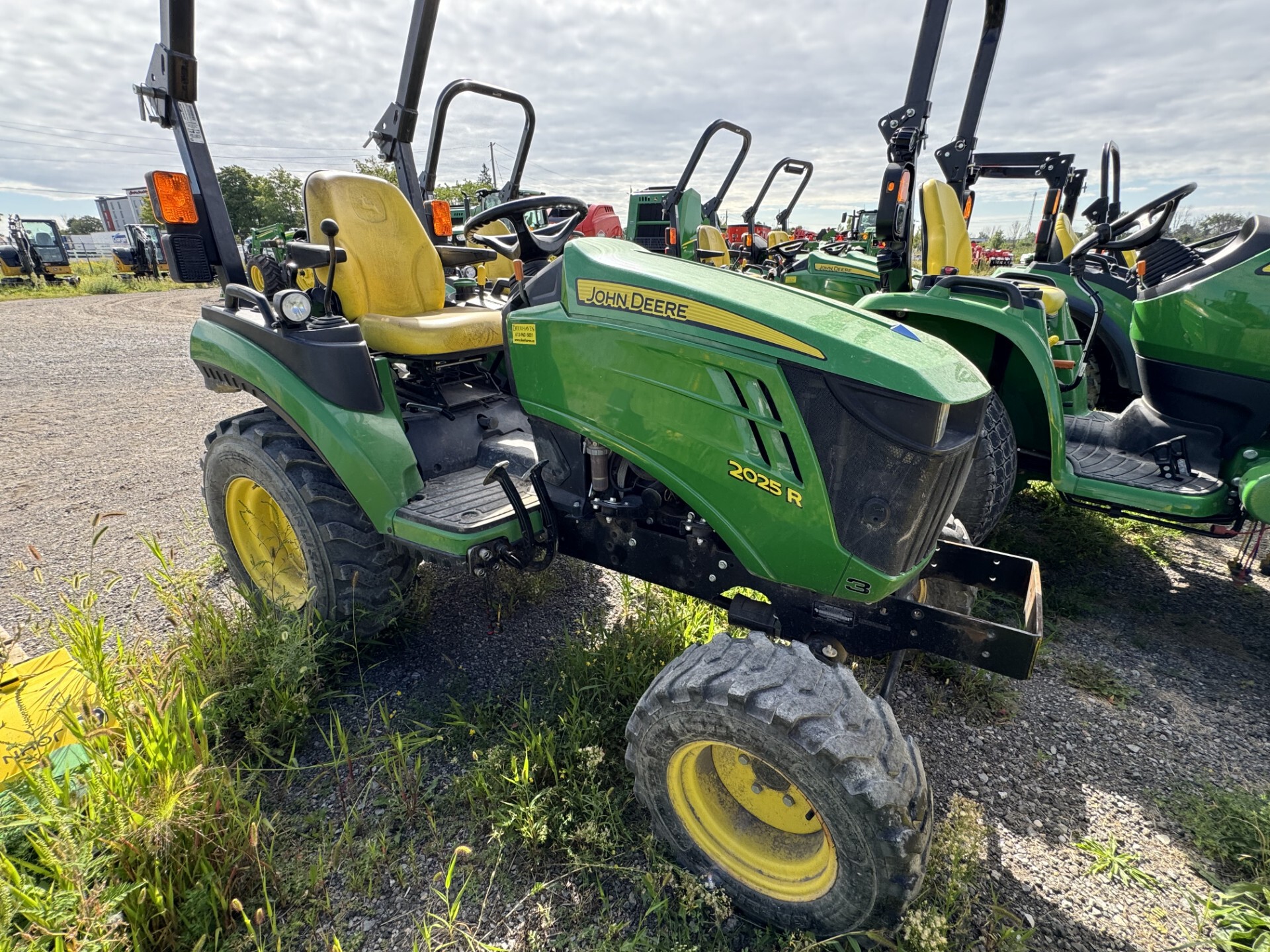 2018 John Deere 2025R Image 2