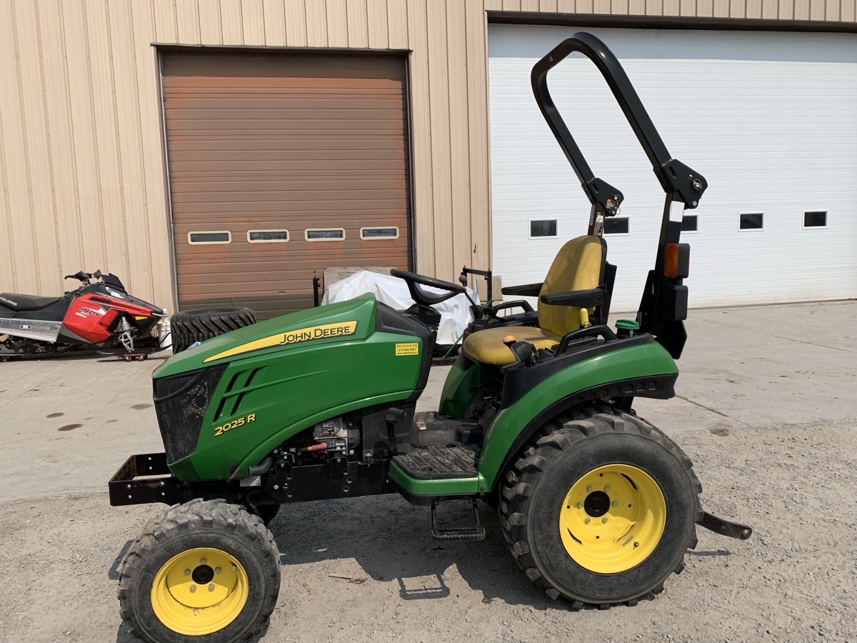 2018 John Deere 2025R Image 1