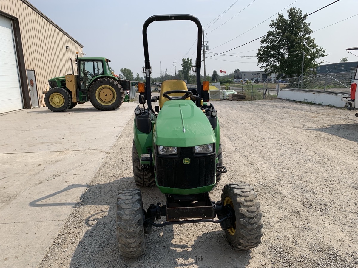 2018 John Deere 2025R Image 2