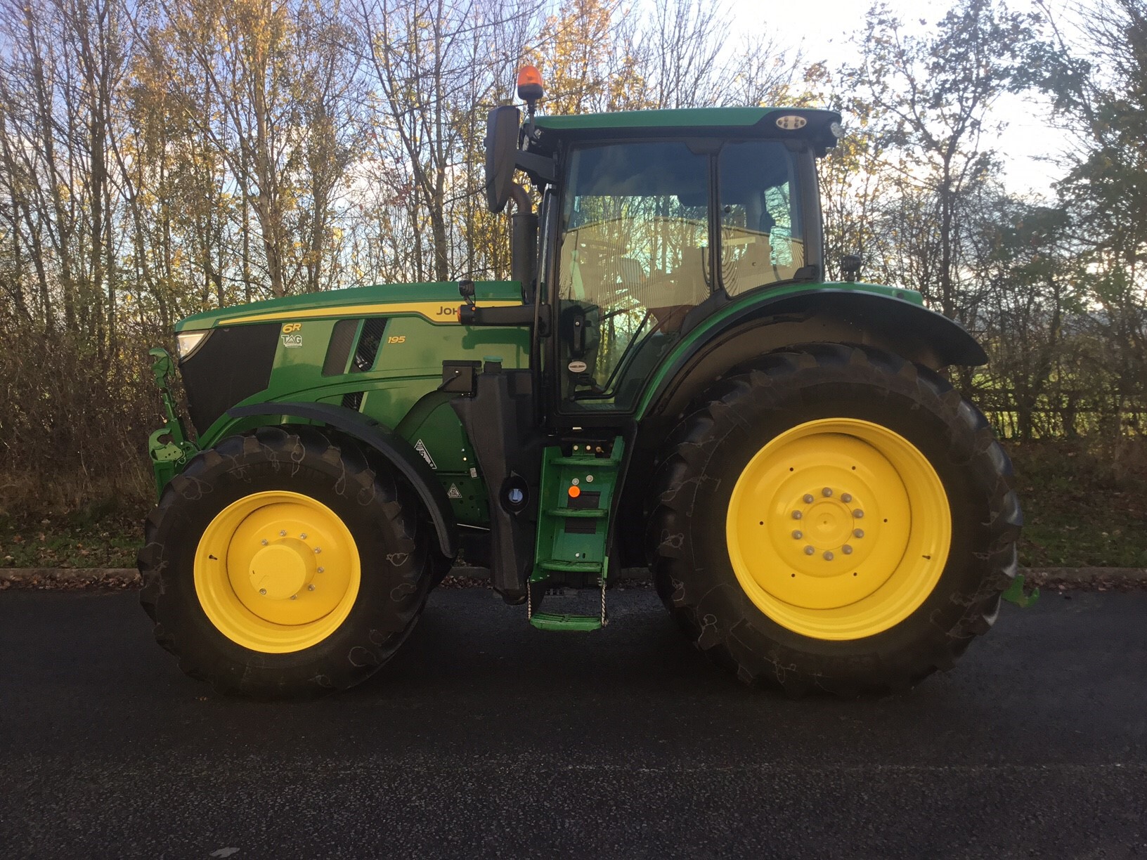 2023 John Deere 6R 195