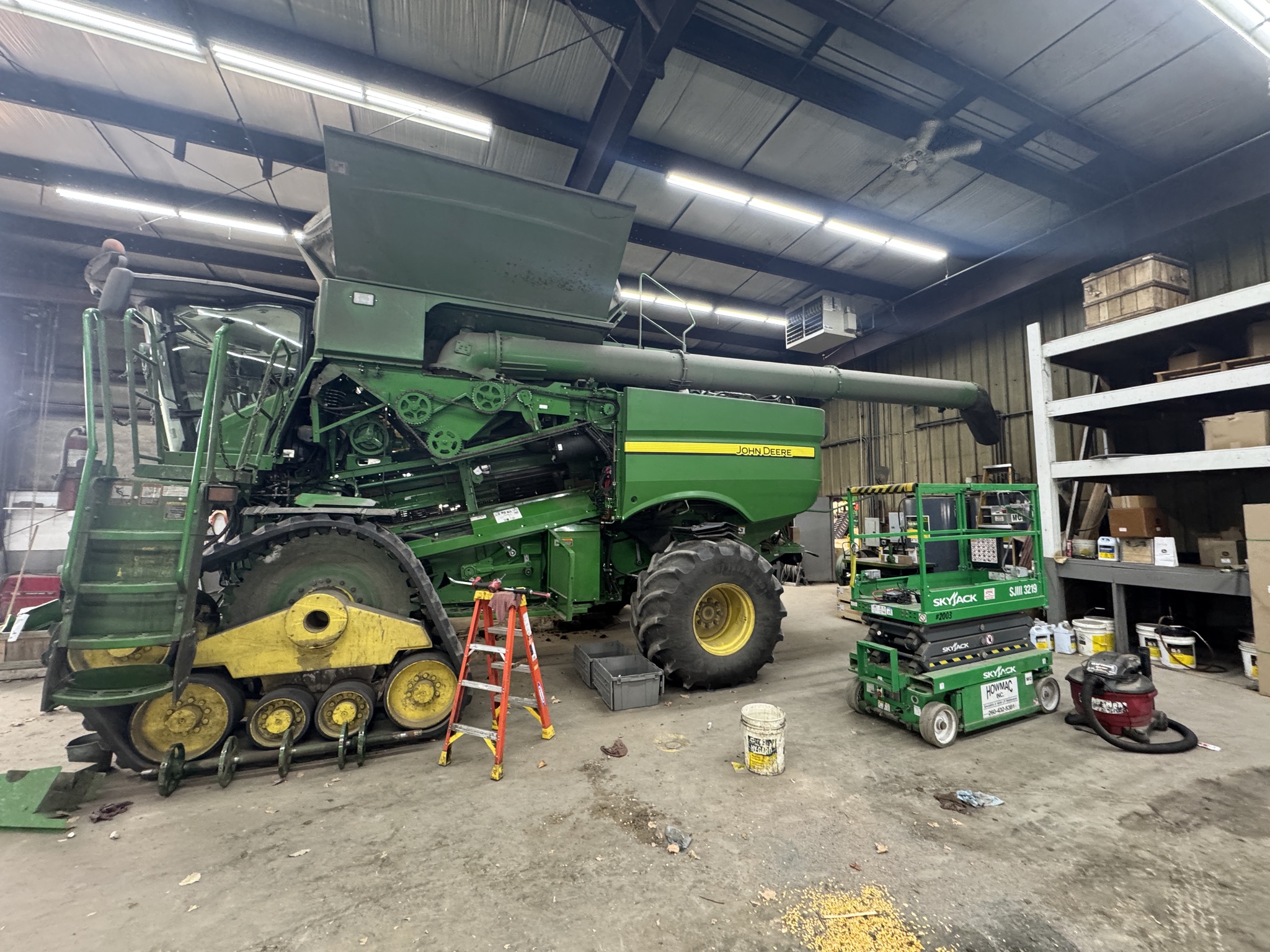2017 John Deere S680 Image 1