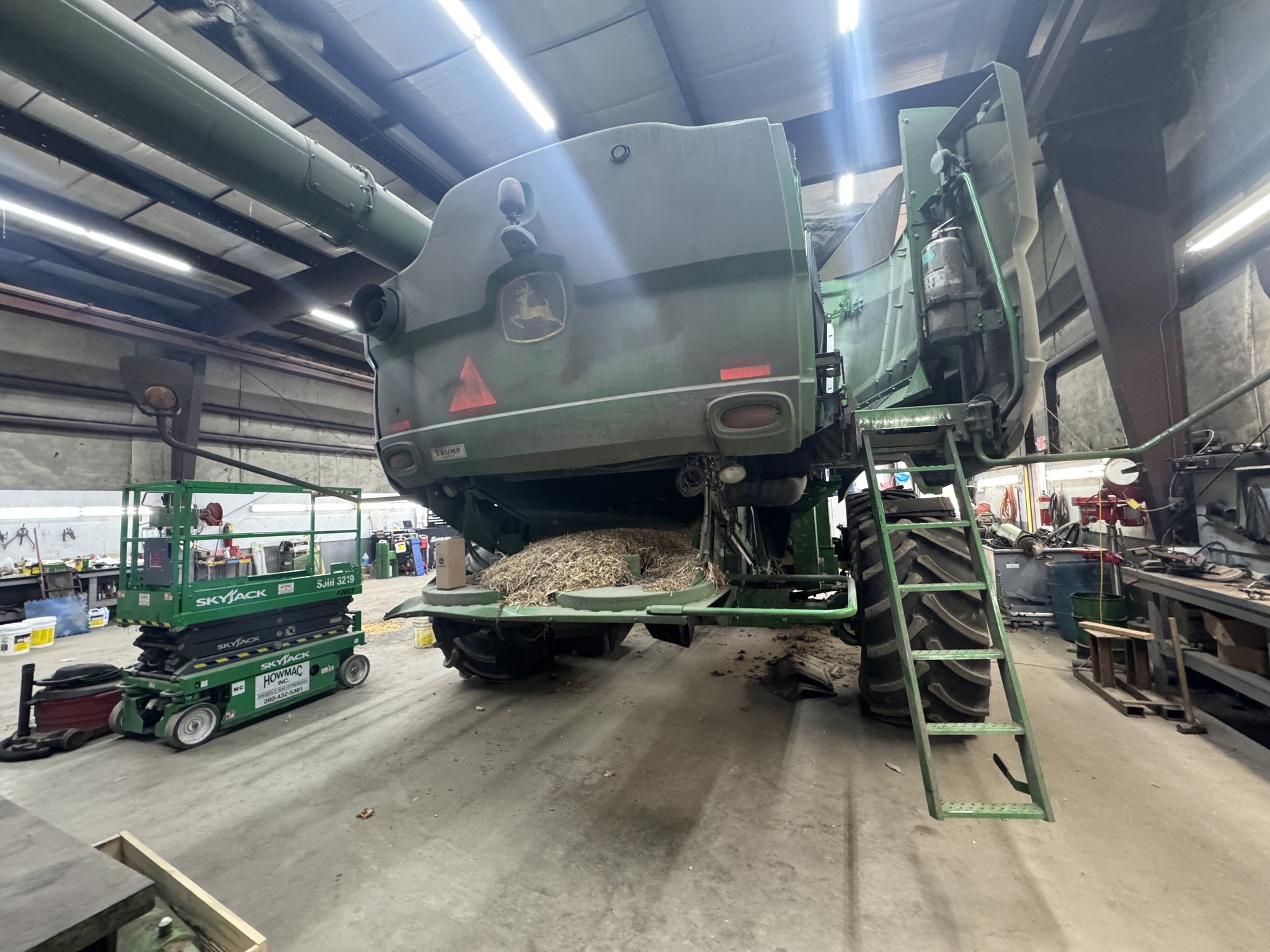 2017 John Deere S680 Image 9