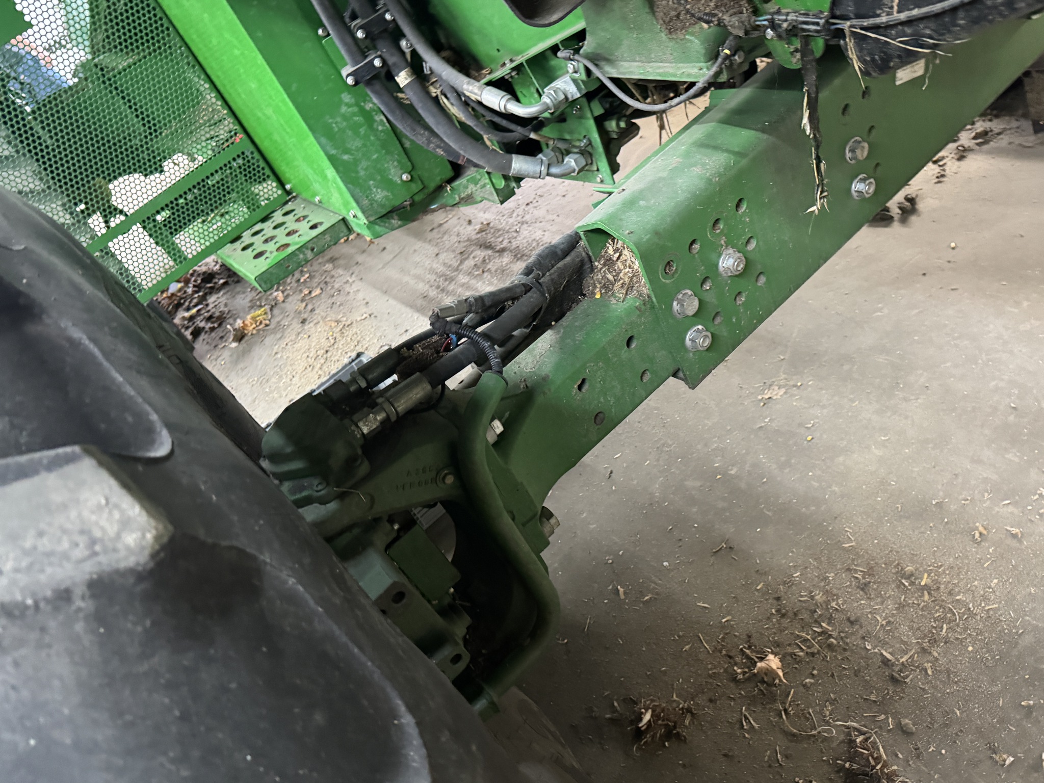 2017 John Deere S680 Image 8