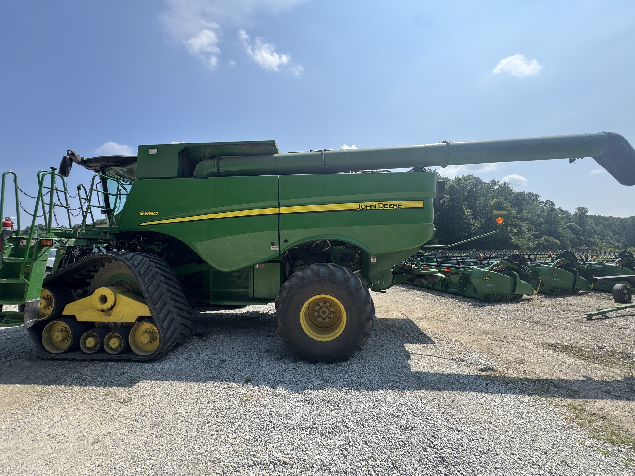2017 John Deere S680 Image 16