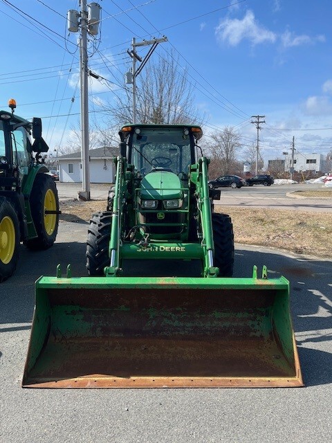 2016 John Deere 5115M Image 9