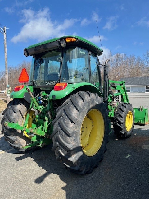 2016 John Deere 5115M Image 7
